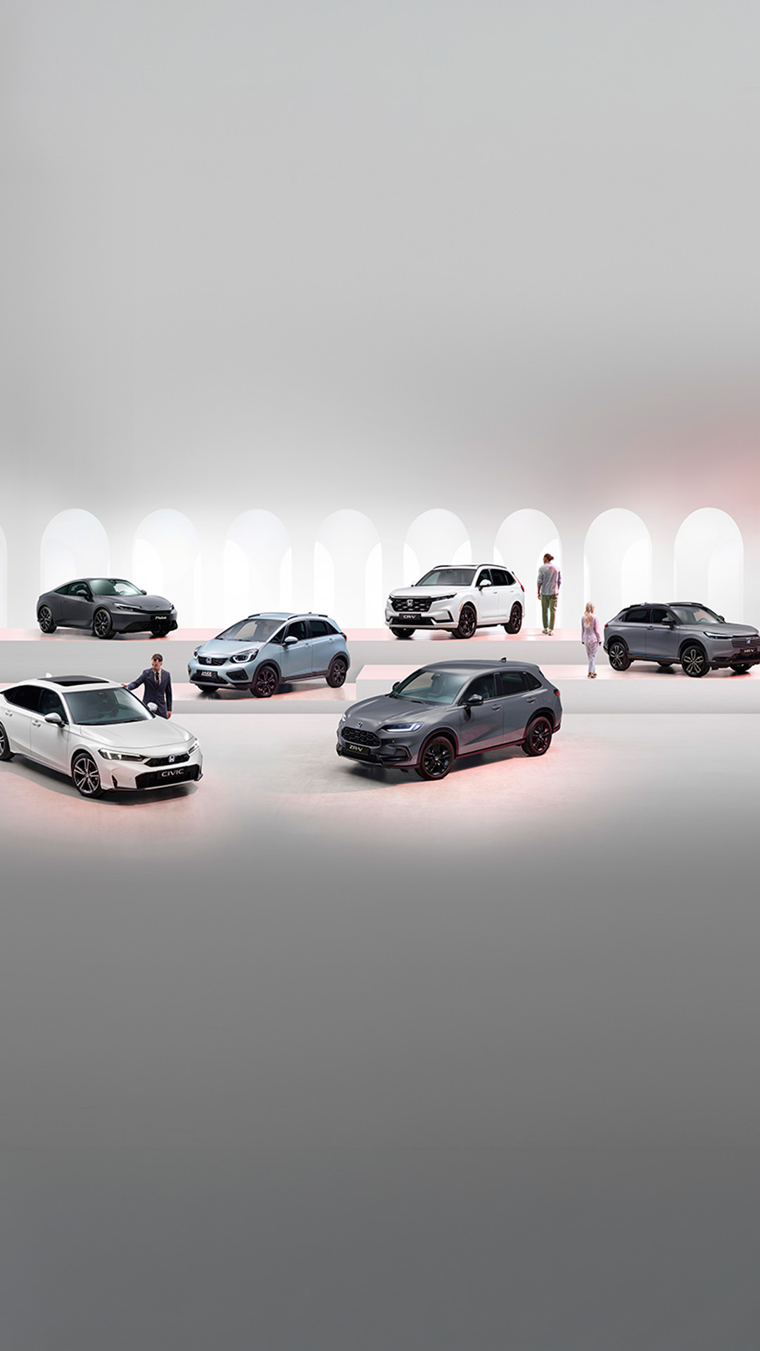 Gamme Honda hybride sur un pateau blanc moderne et épuré